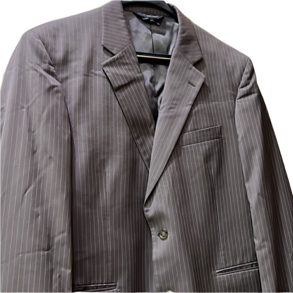 Jos A Bank Men’s Grey w Blue Pinstripe Suit 42R Jacket with 36R Matching Pants